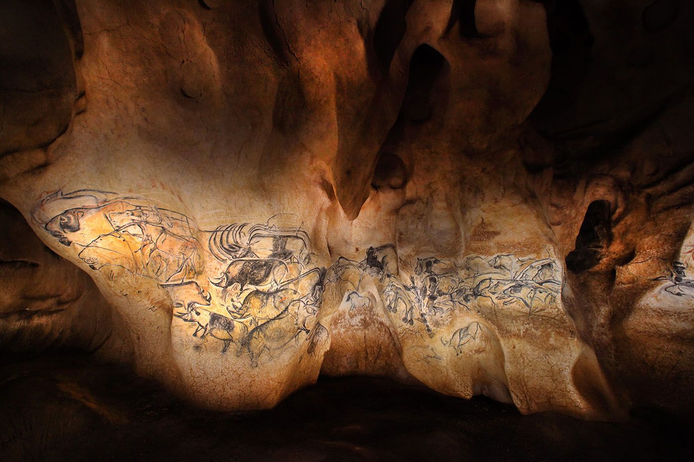 Grotte Chauvet 2 - Le panneau des lions ©Patrick Aventurier